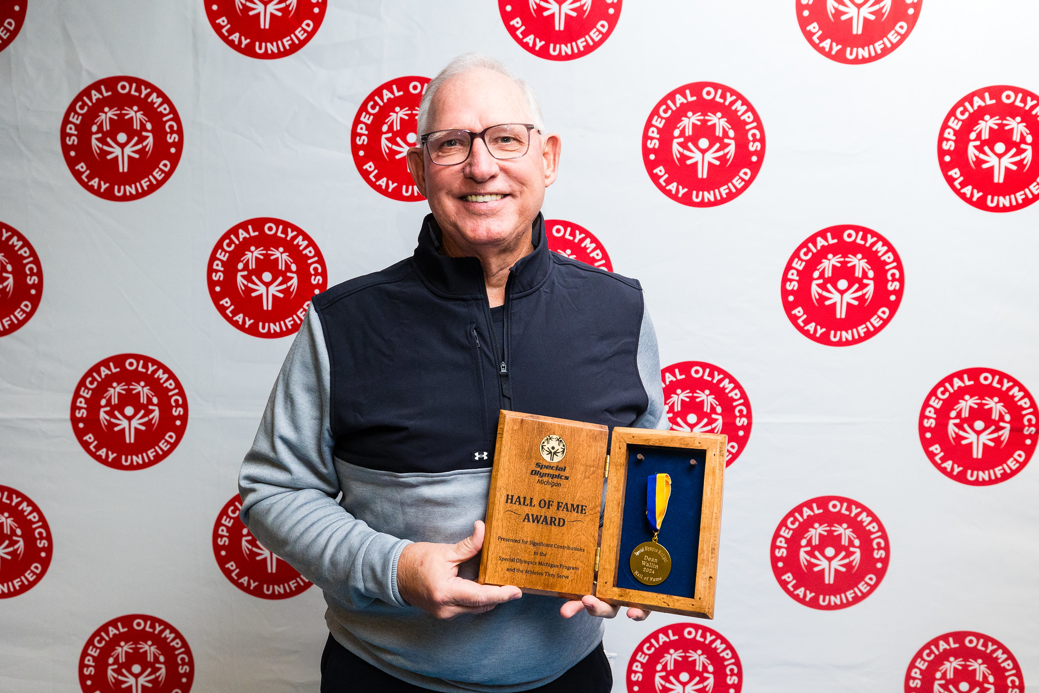 Dean Wallin with award